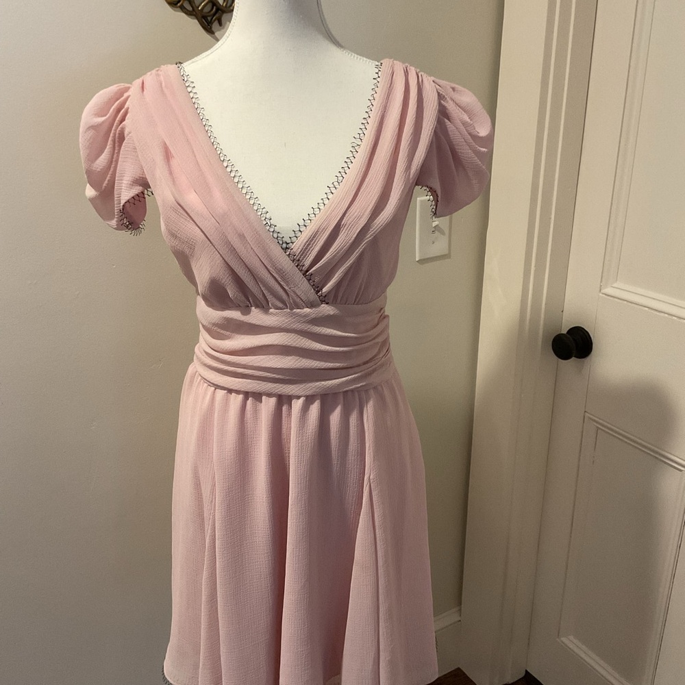 Elegant Pink Dress with Puff Sleeves